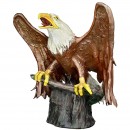 大型鹰雕像