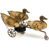 车轮上的3只鸭子, 约1900年