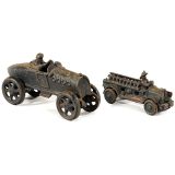 2辆铸铁玩具车, 约1925年