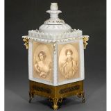 优美透光浮雕台灯 约1860年